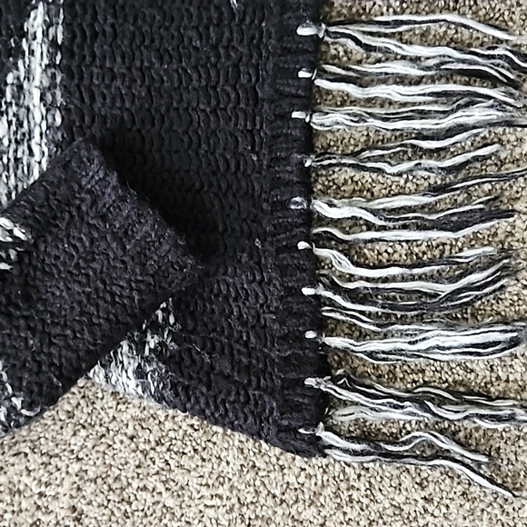 Venus Fringe Sweater - Picture 3 of 8